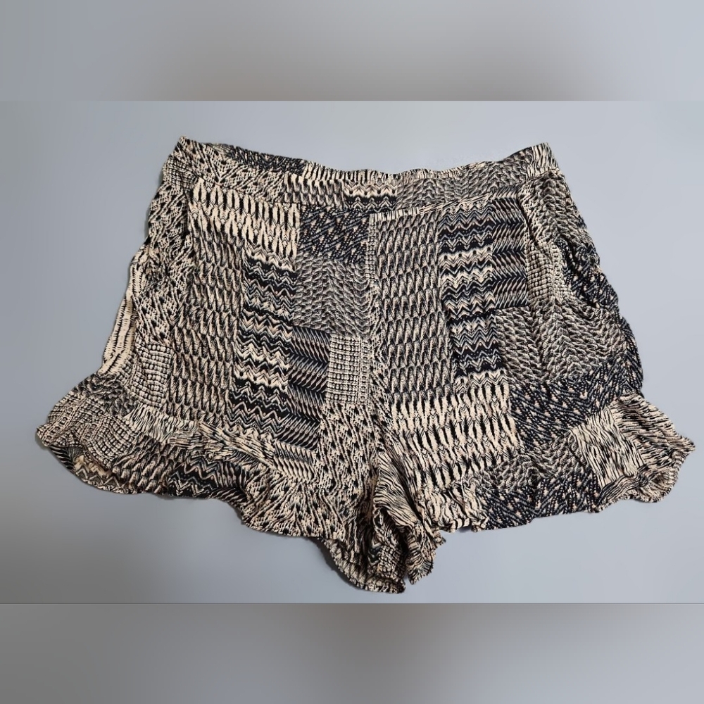 BCBG Shorts Large